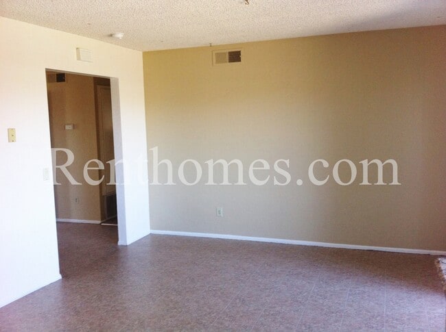 Building Photo - 10946 Decatur Rd