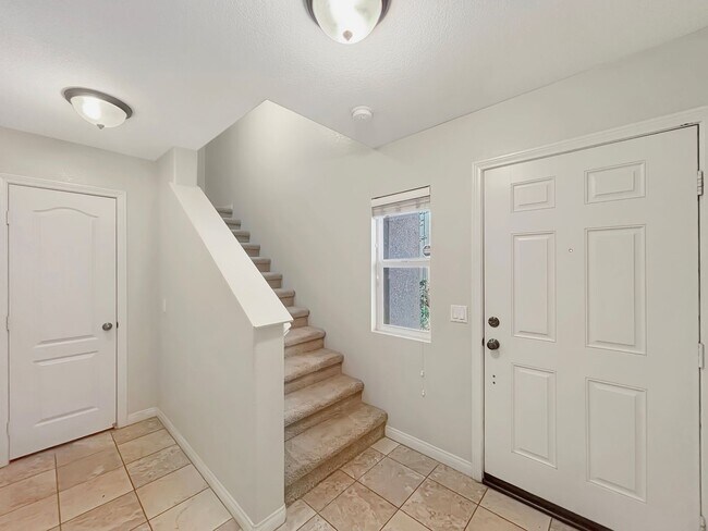 Foto del edificio - SD: Bright 2BD/2.5BA Townhome in Point Loma with Fireplace, Private Balcony & Tandem Garage
