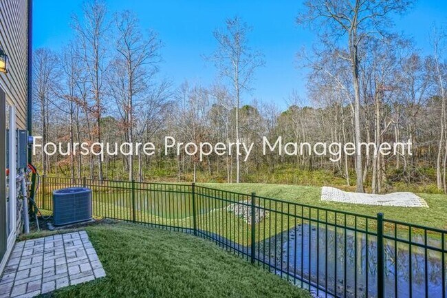 Foto del edificio - End Unit Townhome | Built-In Closets | 2nd...