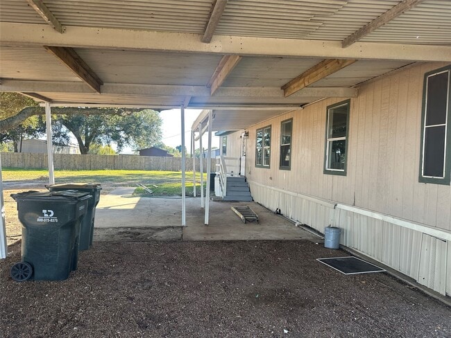 Building Photo - 536 Sabine St