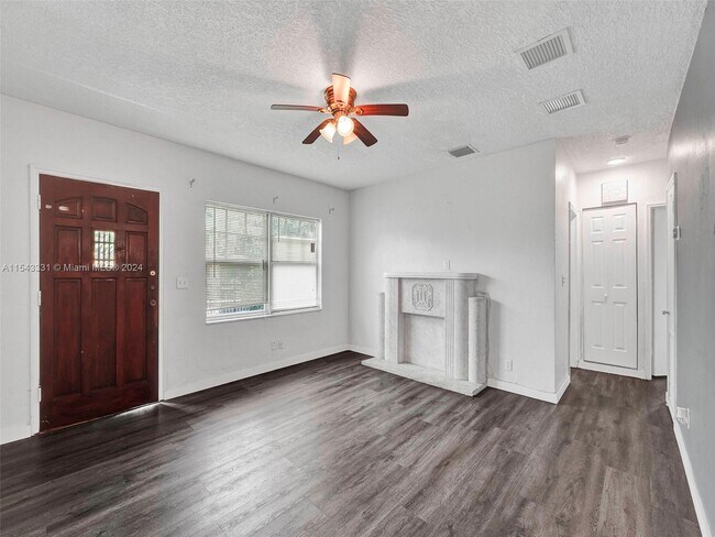 Foto del edificio - 200 NW 118th St