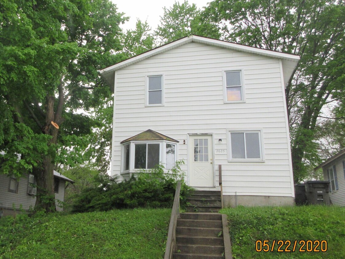 Primary Photo - 2625 Saint Marys Spacious Updated 5 Bedroo...