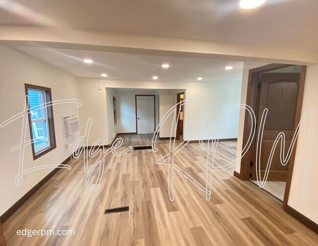 Foto del edificio - Charming 1 Bedroom, 1 Bathroom Home in Waterloo, IA!