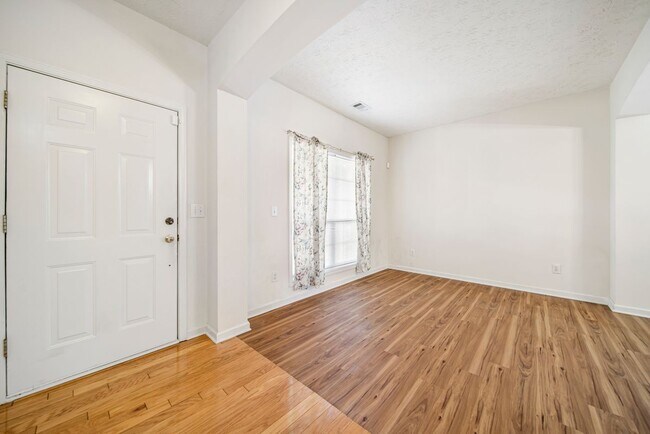 Foto del edificio - 740 Clairidge Ln SW