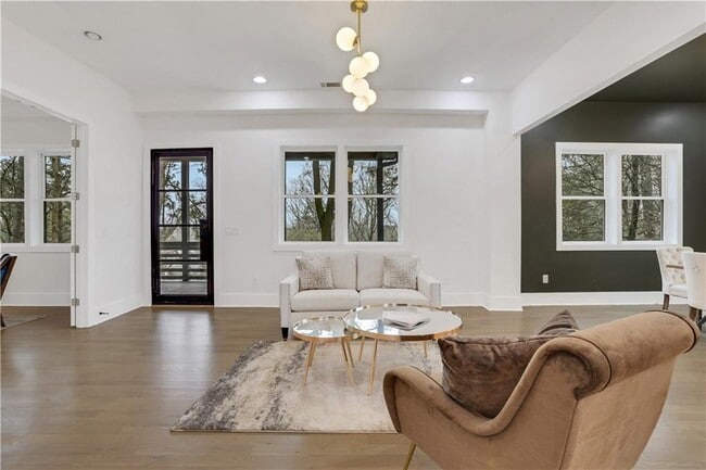 Building Photo - 2497 Wawona Dr NE