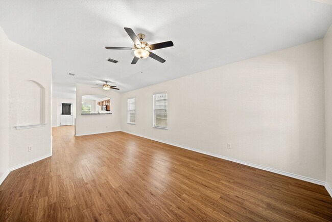 Building Photo - 3 Bedroom 2 Bathroom located in Laurel Can...