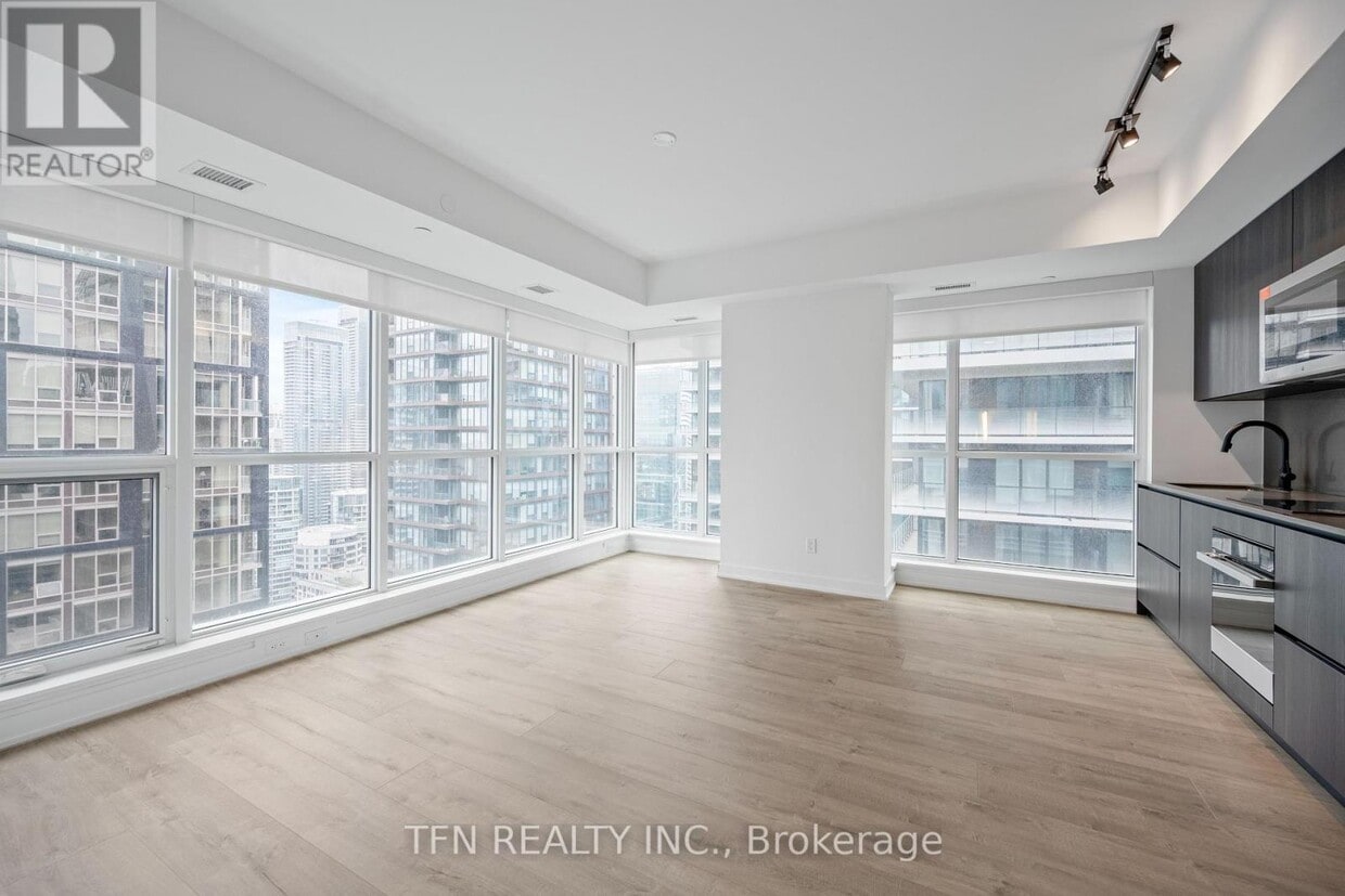 Photo principale - 327-3327 King St W