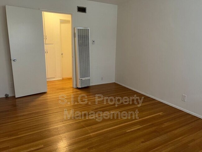 Foto del edificio - 1702 W Victory Blvd
