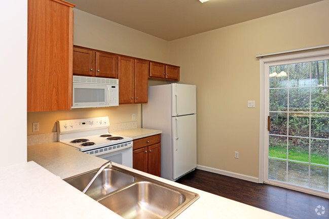 Kitchen - Teaberry Ridge Apartments