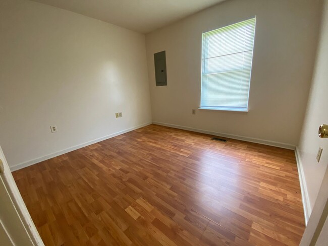 Building Photo - Popular 2 Bedroom, 2 Bath unit Available Now!