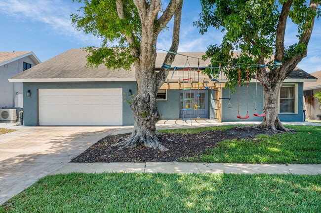 Building Photo - 7515 San Mateo Dr E