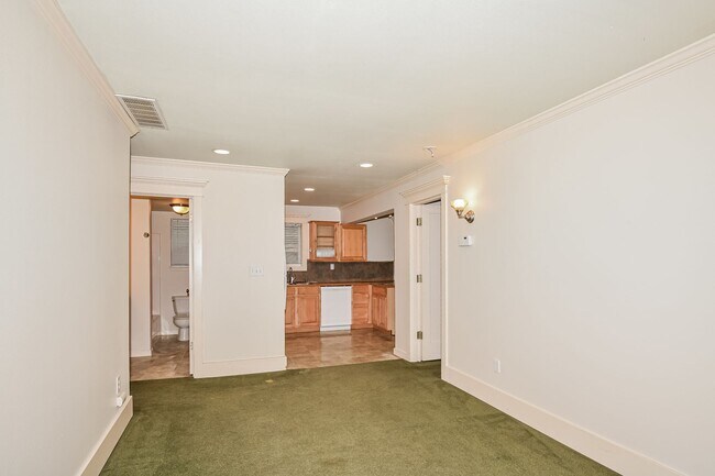 Foto del edificio - Leasing NOW -- Excellent 7 Bedroom/3 Bathroom Unit Near UW