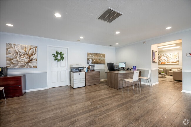 Leasing Office - Woodbrook