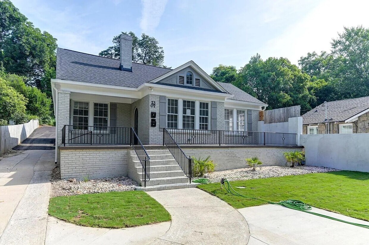 Primary Photo - Beautifully renovated and repurposed house