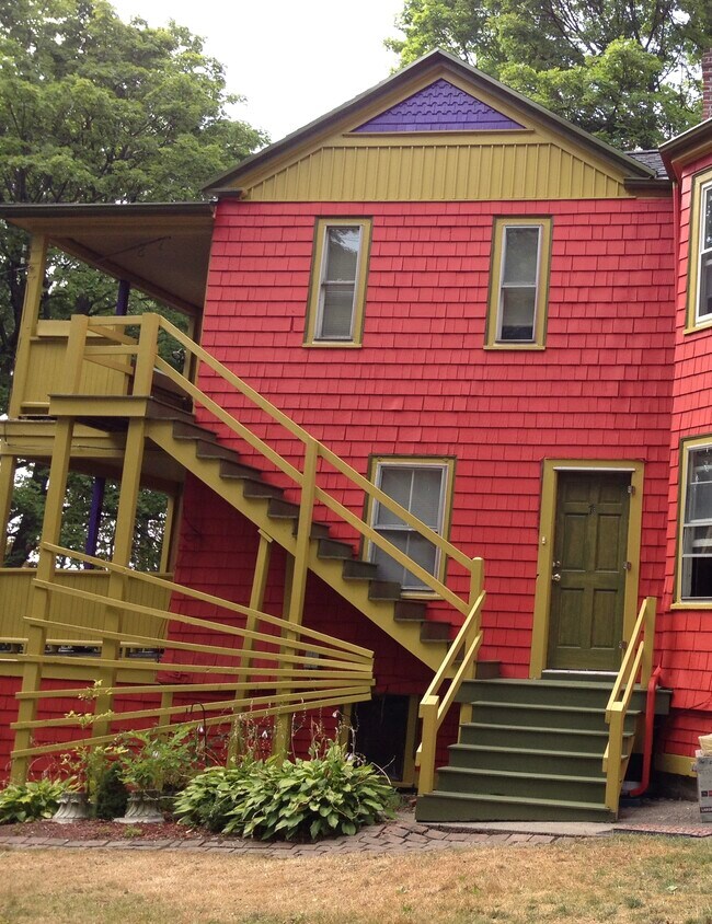 Escalera al porche/entradas - 7 Bowdoin Ave