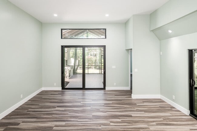 Foto del edificio - 7481 Campo Florido