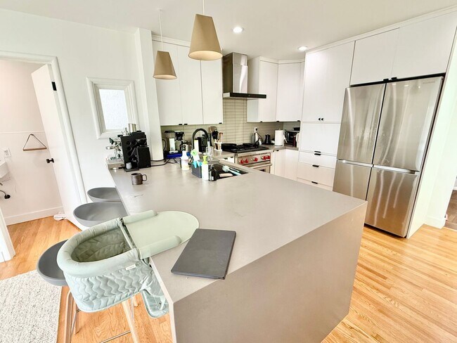 Building Photo - Beautifully Remodeled Westlake Home