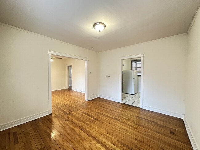 Foto del edificio - 824 W Waveland Ave