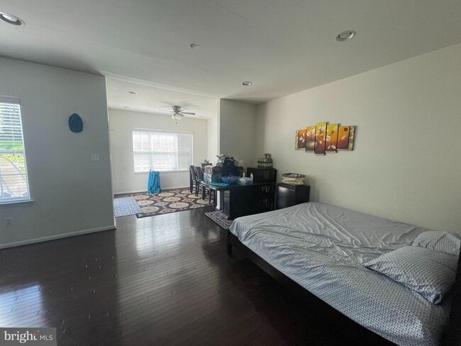 Foto del edificio - 7883 River Rock Way