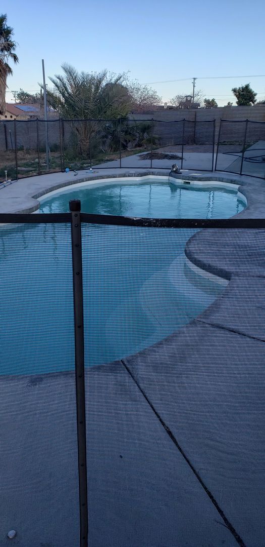Building Photo - 4 bedroom 2 bath home w/ pool
