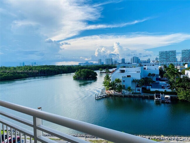 Building Photo - 400 Kings Point Dr