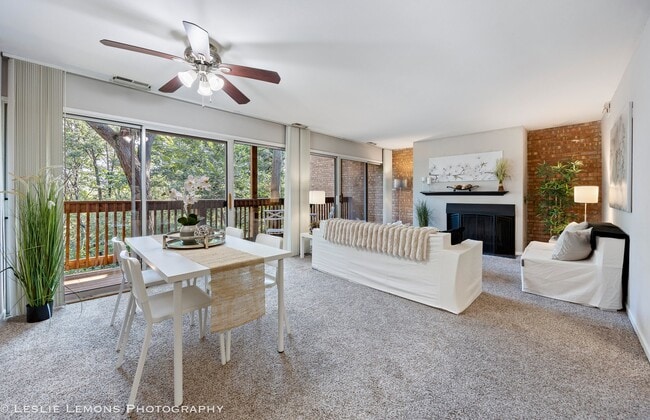 Building Photo - 5811 Oakwood Dr