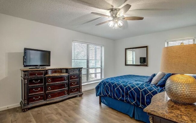 Foto del edificio - 12802 Midway Rd