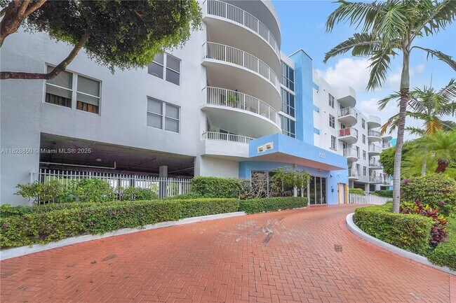Building Photo - 1555 N Treasure Dr
