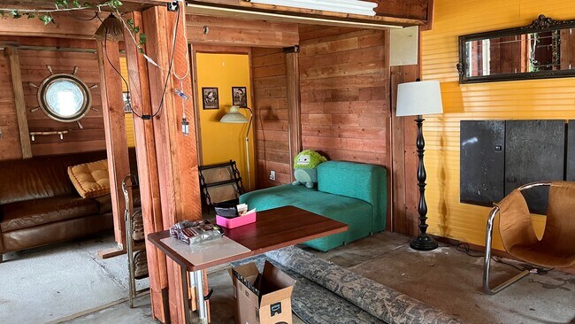 Foto del edificio - 1472 Silverwood Dr