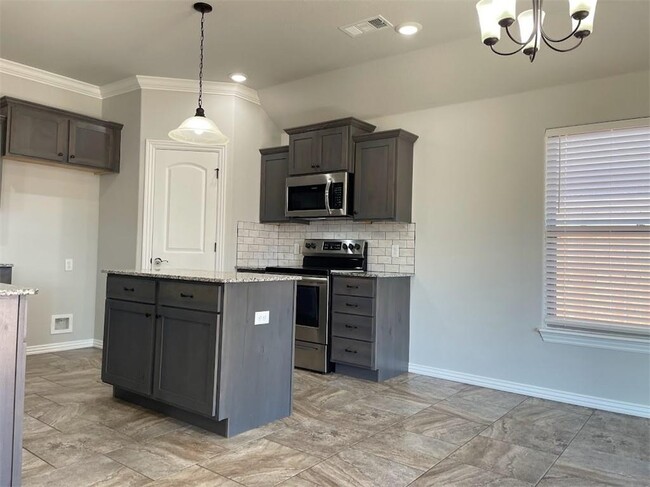 Building Photo - 4311 W Barhem Dr