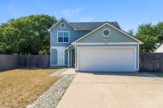 Building Photo - 2006 Andover Dr