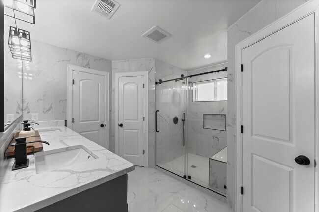Building Photo - 5207 Alamosa Ln