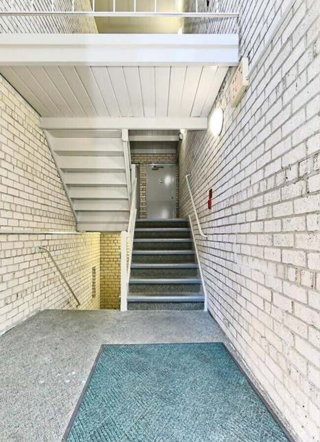 Building Photo - 5205 Duke St