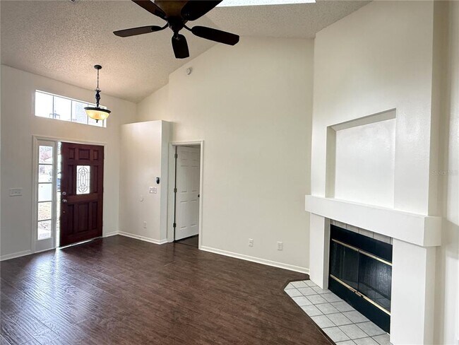 Foto del edificio - 159 Stillwater Dr