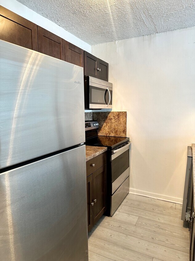 Primary Photo - 1225 NE 124th St