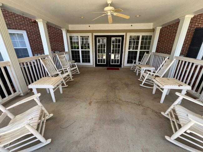 Laurel Oaks - Outdoor Lounge - Laurel Oaks Apartments