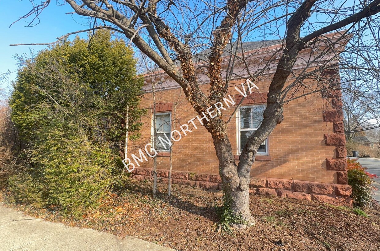 Foto del edificio - 9218 Portner Ave