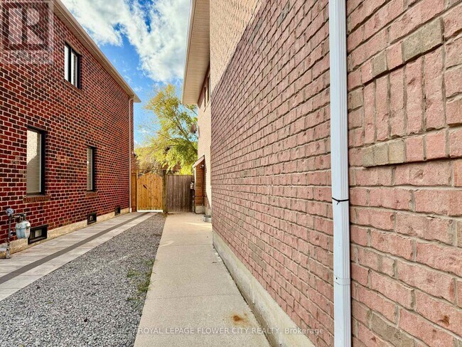 Photo du bâtiment - 4289 Guildwood Way