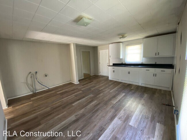 Building Photo - 2 br, 1 bath House - 2223 Railroad