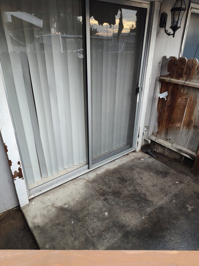 Foto del edificio - 4677 E Shields Ave