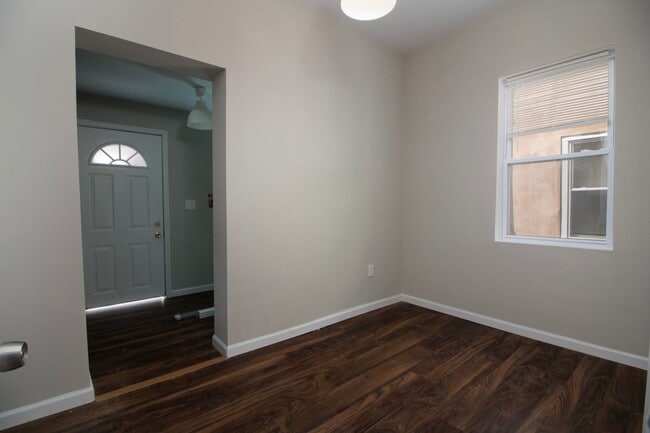 Building Photo - 544 S 49th St