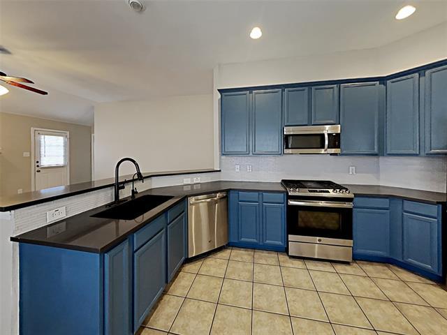 Foto del edificio - 640 Babbling Brook Dr