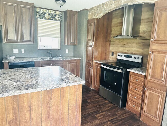 Foto del edificio - 207 Juniper Rd
