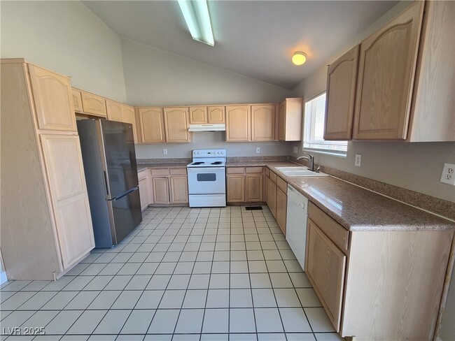Building Photo - 5990 Badlands Ln