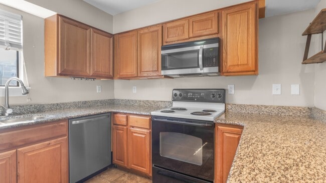 Building Photo - 9506 13th Bay St