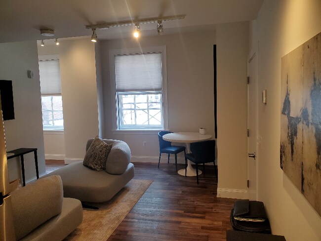Building Photo - 8 E Fayette St