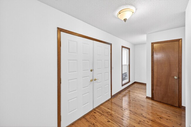 Foto del edificio - 1140 Troon Dr E