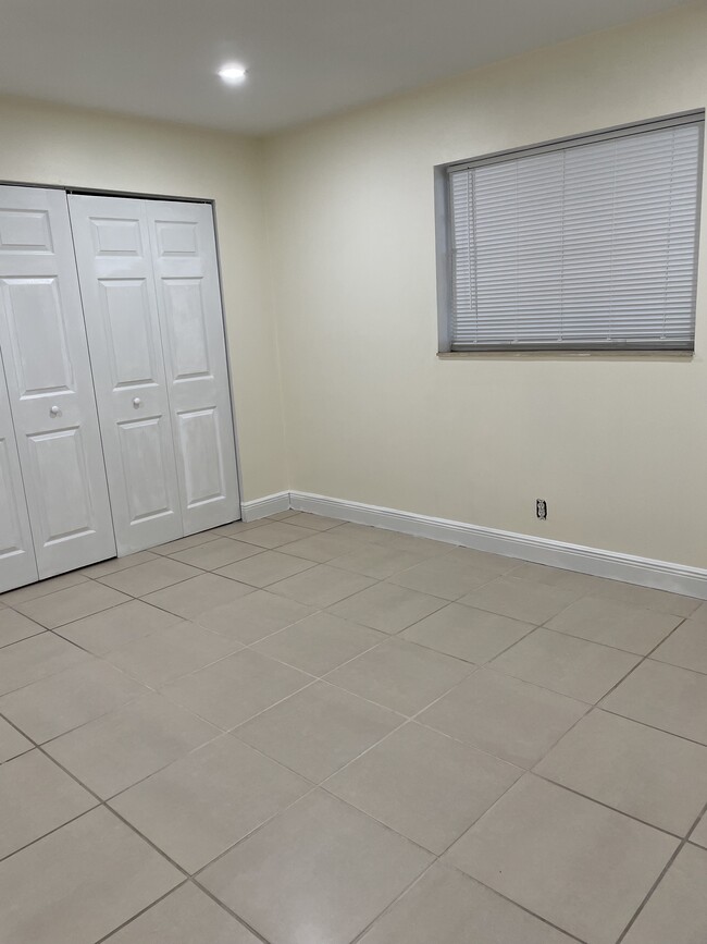 Foto del edificio - 420 NE 44th St