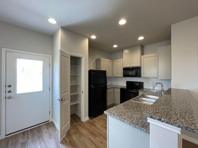 Building Photo - 117 Peruna Dr