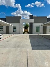 Building Photo - 417 E Acacia Ave